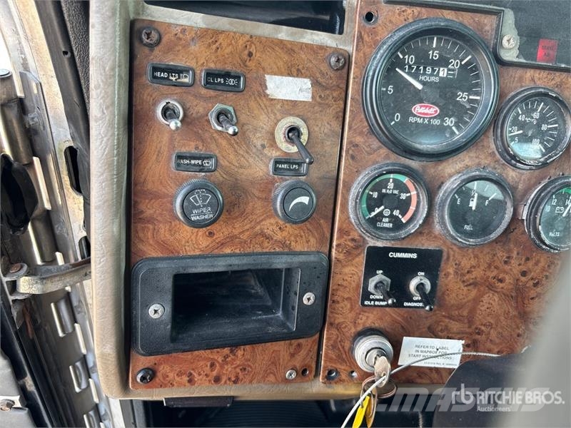 Peterbilt 330 Kamioni za vodu