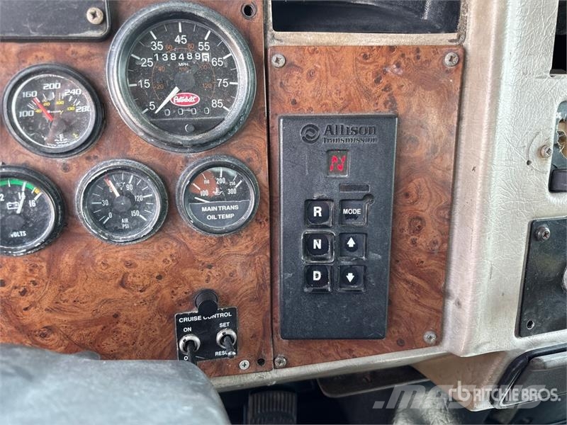 Peterbilt 330 Kamioni za vodu