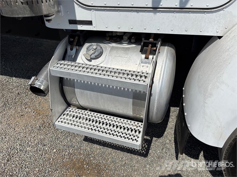 Peterbilt 330 Kamioni za vodu