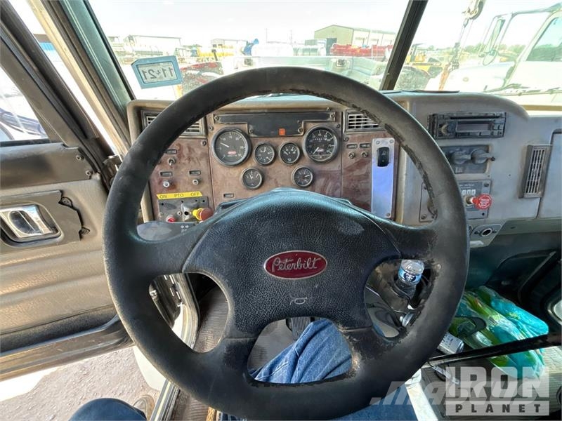 Peterbilt 330 4x2 Utility Truck 皮卡.傳統半斗卡車/側卸板