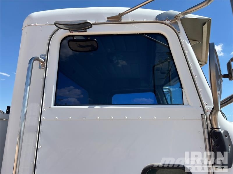 Peterbilt 330 4x2 Utility Truck 皮卡.傳統半斗卡車/側卸板