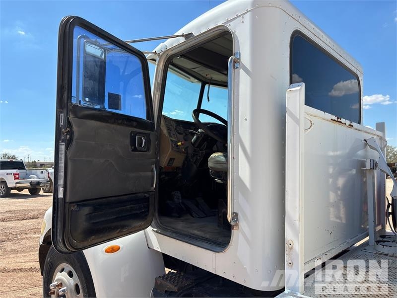 Peterbilt 330 4x2 Utility Truck 皮卡.傳統半斗卡車/側卸板