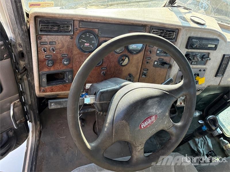 Peterbilt 335 Other trucks