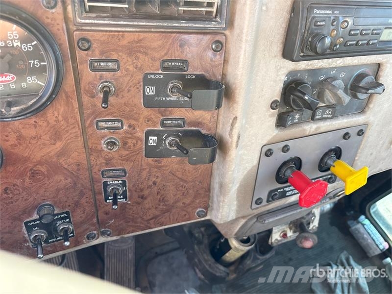 Peterbilt 335 Other trucks