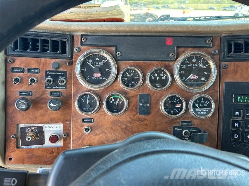 Peterbilt 335 شاحنات قلابة