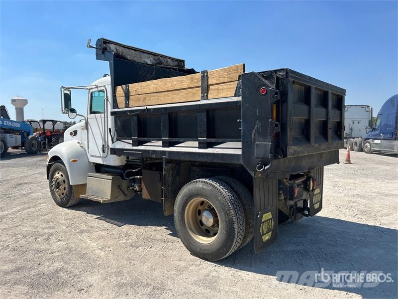 Peterbilt 335 شاحنات قلابة