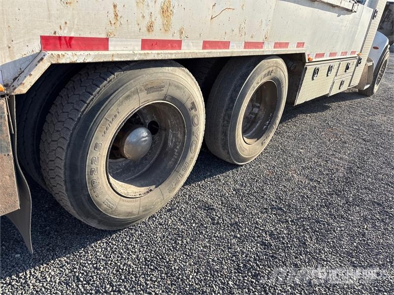 Peterbilt 335 Other trucks
