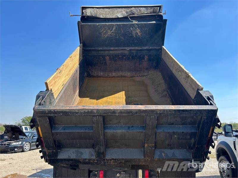 Peterbilt 335 شاحنات قلابة