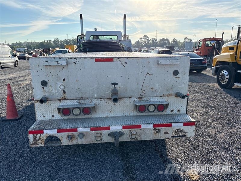 Peterbilt 335 Other trucks