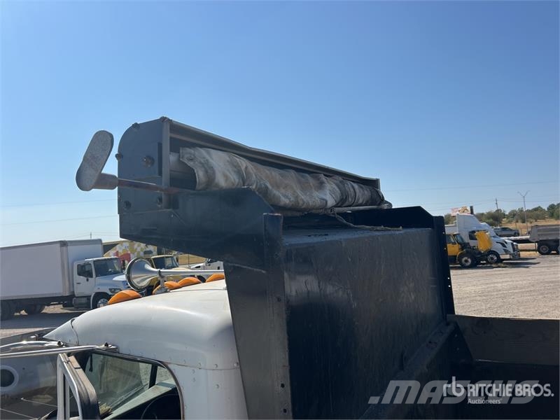 Peterbilt 335 Tipper trucks