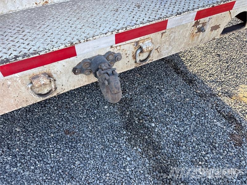 Peterbilt 335 Other trucks