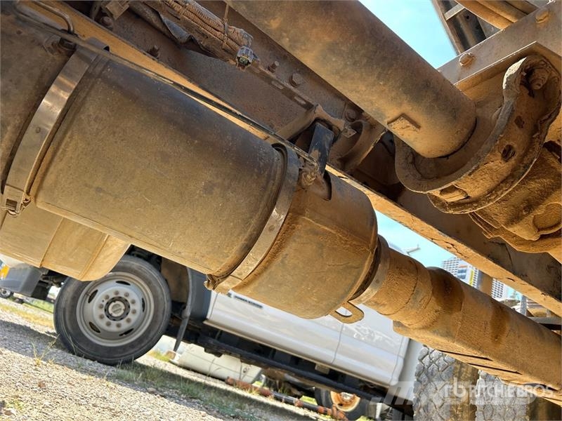 Peterbilt 335 شاحنات قلابة