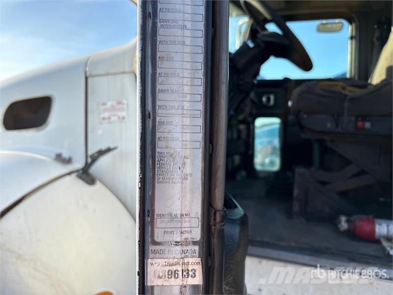 Peterbilt 335 Other trucks