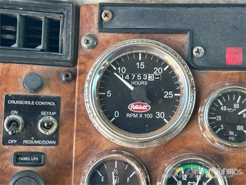 Peterbilt 335 شاحنات قلابة