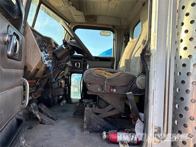 Peterbilt 335 Other trucks