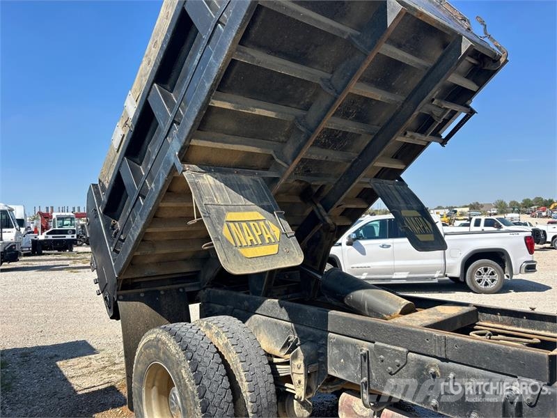 Peterbilt 335 شاحنات قلابة