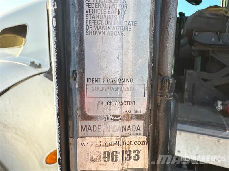 Peterbilt 335 Other trucks