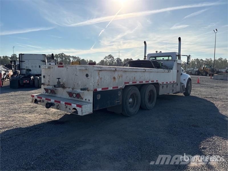 Peterbilt 335 Other trucks