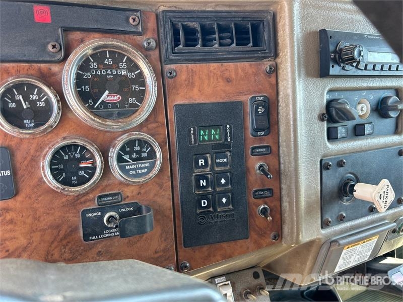 Peterbilt 335 شاحنات قلابة
