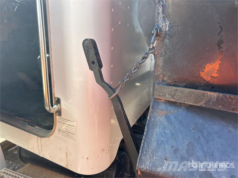 Peterbilt 335 Tipper trucks