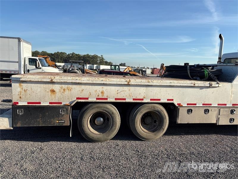 Peterbilt 335 Other trucks