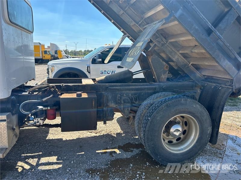 Peterbilt 335 شاحنات قلابة
