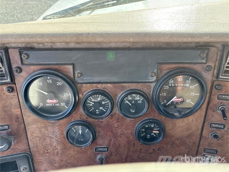 Peterbilt 335 Other trucks