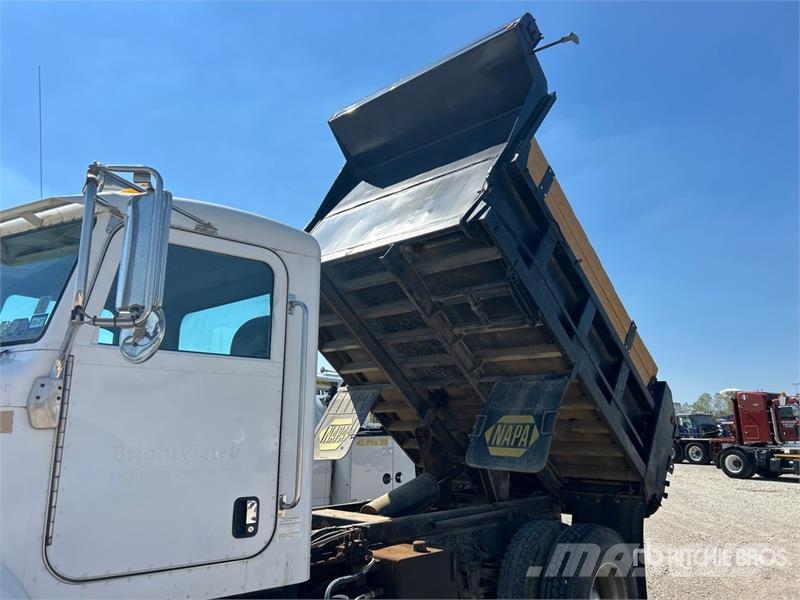 Peterbilt 335 شاحنات قلابة