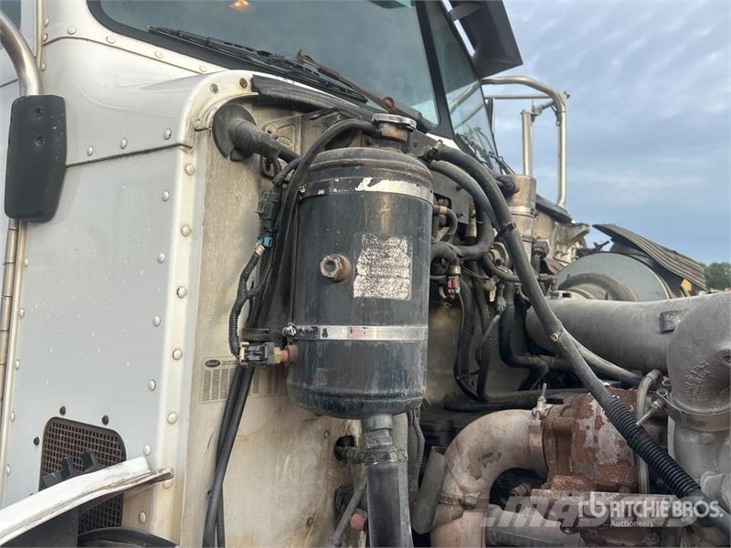 Peterbilt 335 4x2 Paint Striping Truck 其他貨車