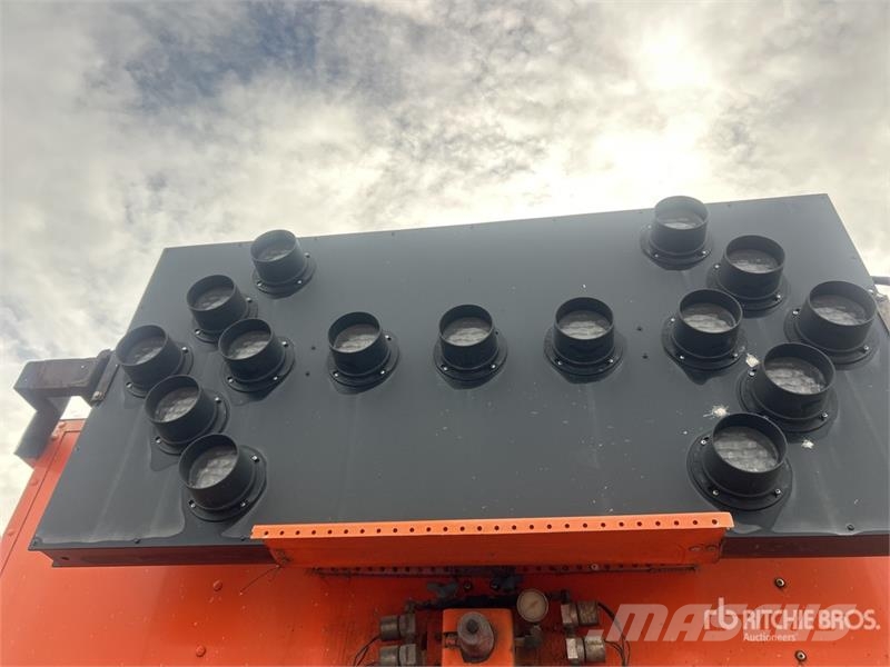 Peterbilt 335 4x2 Paint Striping Truck 其他貨車