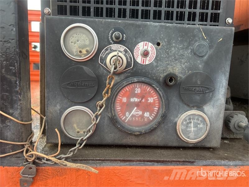 Peterbilt 335 4x2 Paint Striping Truck 其他貨車