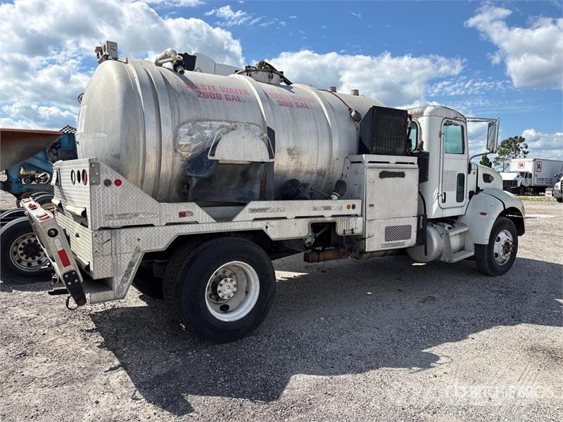 Peterbilt 335 4x2 Vacuum Tanker Truck Saug- und Druckwagen