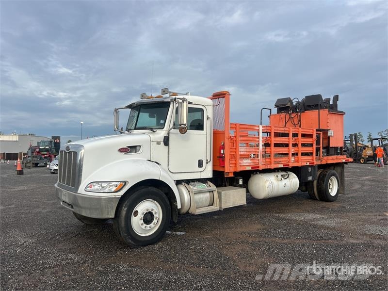 Peterbilt 335 4x4 Paint Striping Truck Drugi tovornjaki