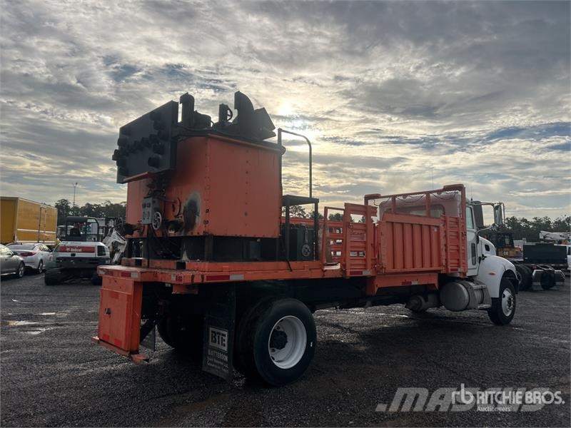 Peterbilt 335 4x4 Paint Striping Truck Drugi tovornjaki