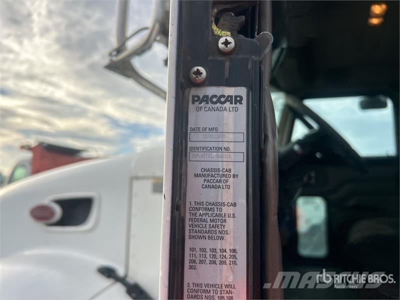 Peterbilt 335 4x4 Paint Striping Truck Drugi tovornjaki