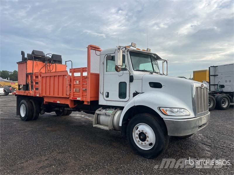 Peterbilt 335 4x4 Paint Striping Truck Drugi tovornjaki