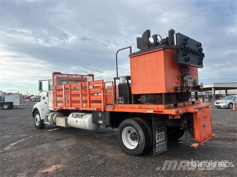 Peterbilt 335 4x4 Paint Striping Truck Drugi tovornjaki
