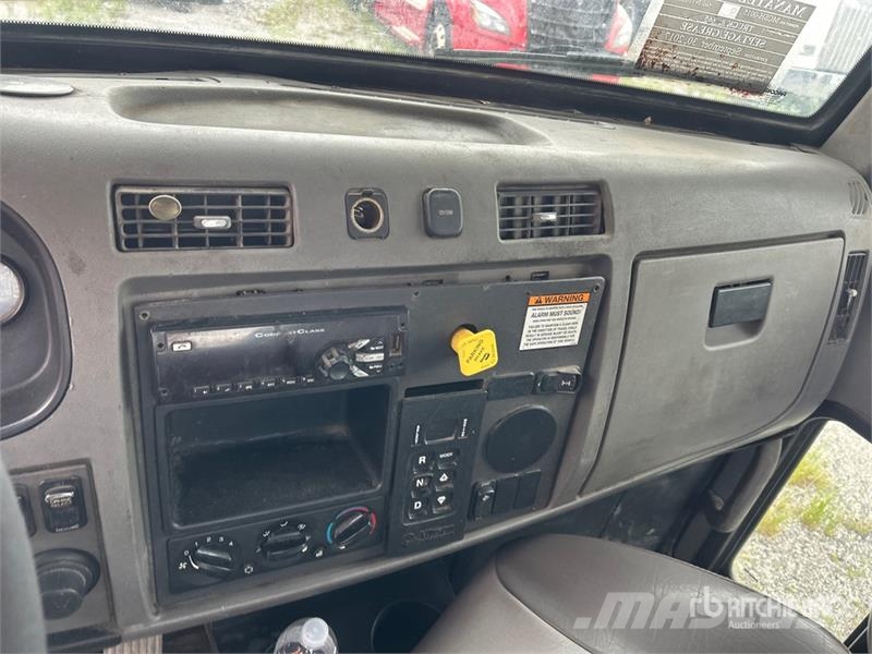 Peterbilt 337 Cabins and interior