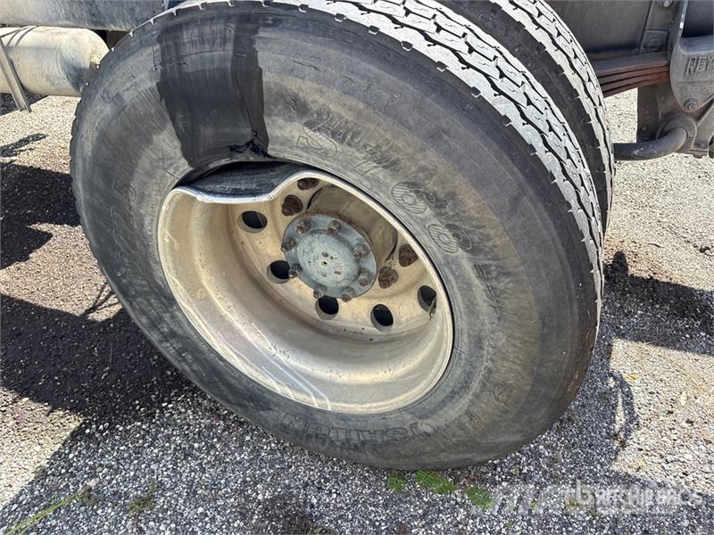 Peterbilt 337 Cabins and interior