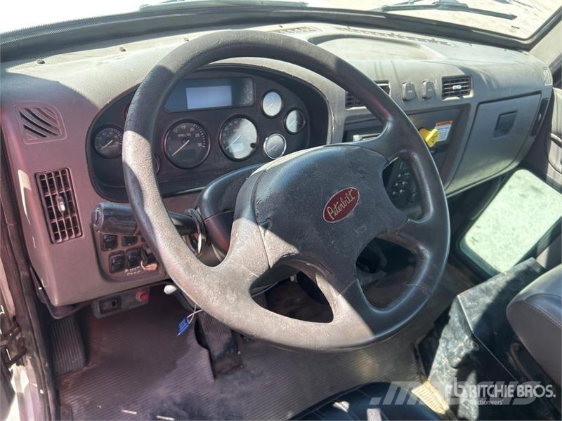 Peterbilt 337 Kabine i unutrašnjost