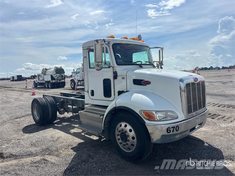 Peterbilt 337 Cabins and interior