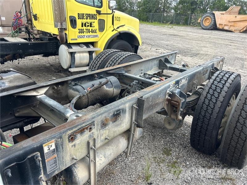 Peterbilt 337 Cabins and interior