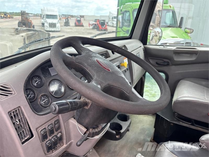 Peterbilt 337 Cabins and interior
