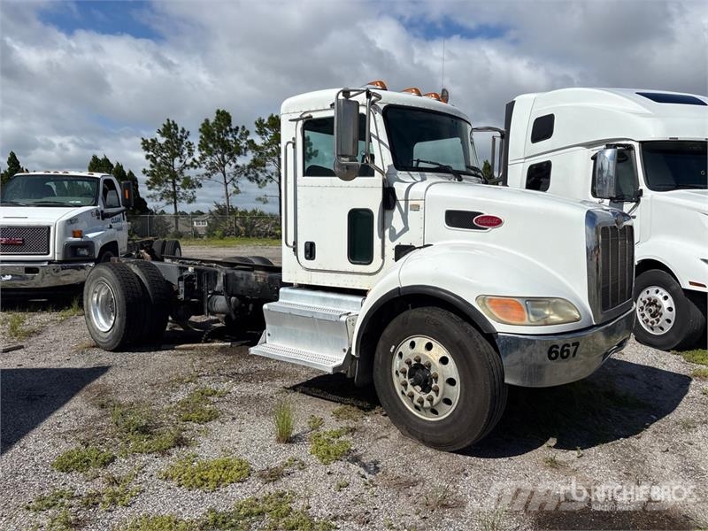 Peterbilt 337 Cabins and interior