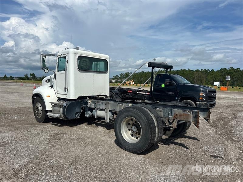 Peterbilt 337 Cabins and interior