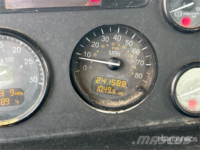 Peterbilt 337 Cabins and interior