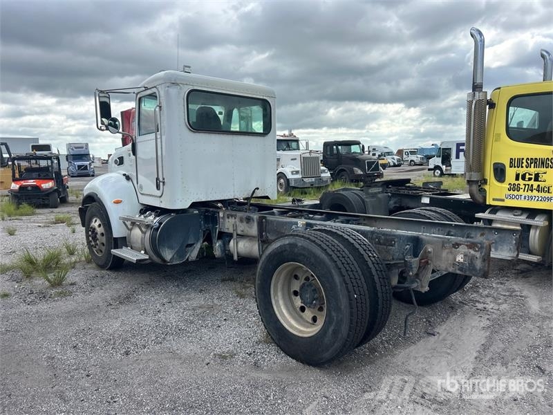 Peterbilt 337 Cabins and interior