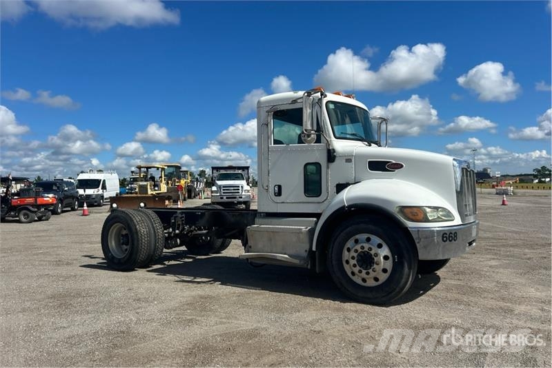 Peterbilt 337 Kabine i unutrašnjost