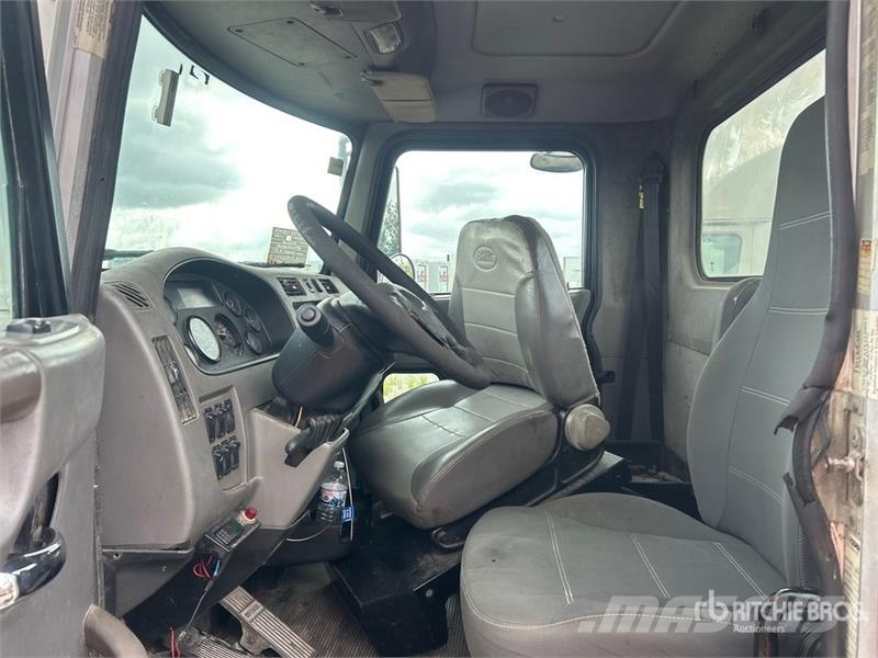 Peterbilt 337 Cabins and interior