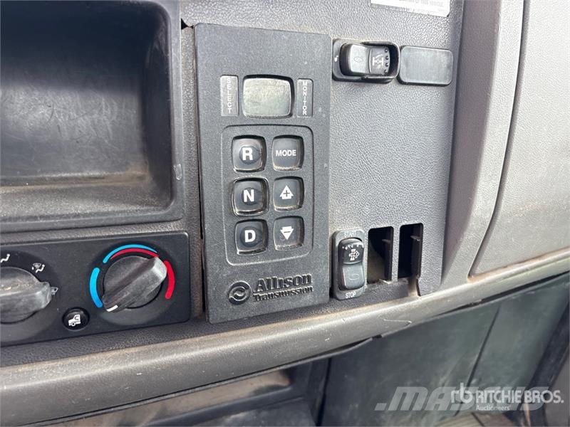 Peterbilt 337 Cabins and interior